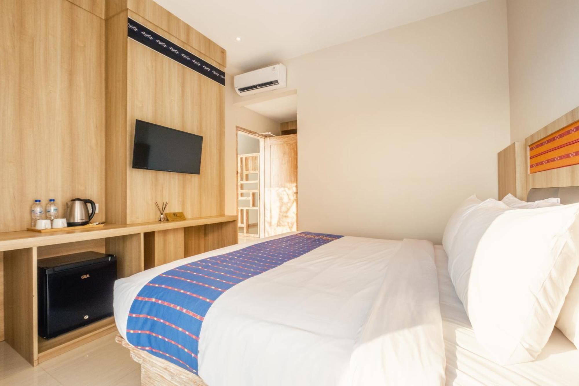 Dejavu 2.0 Hotel Bajo Komodo Labuan Bajo Exterior photo